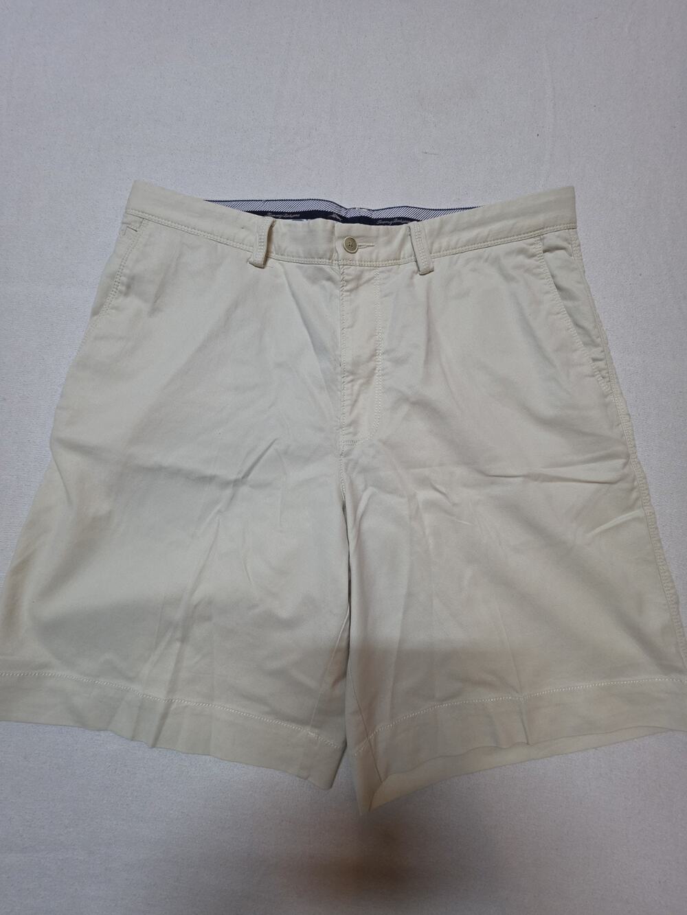 Tommy Bahama Men’s Size 34 Ivory Stretch Chino Shorts Tencel Casual
